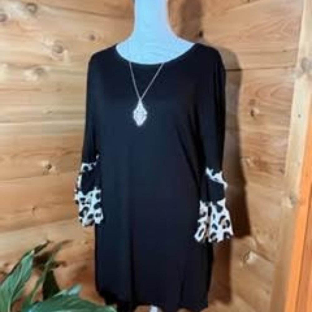 Long black top, 3/4 length leopard sleeves, XL, Perfectly Priscilla